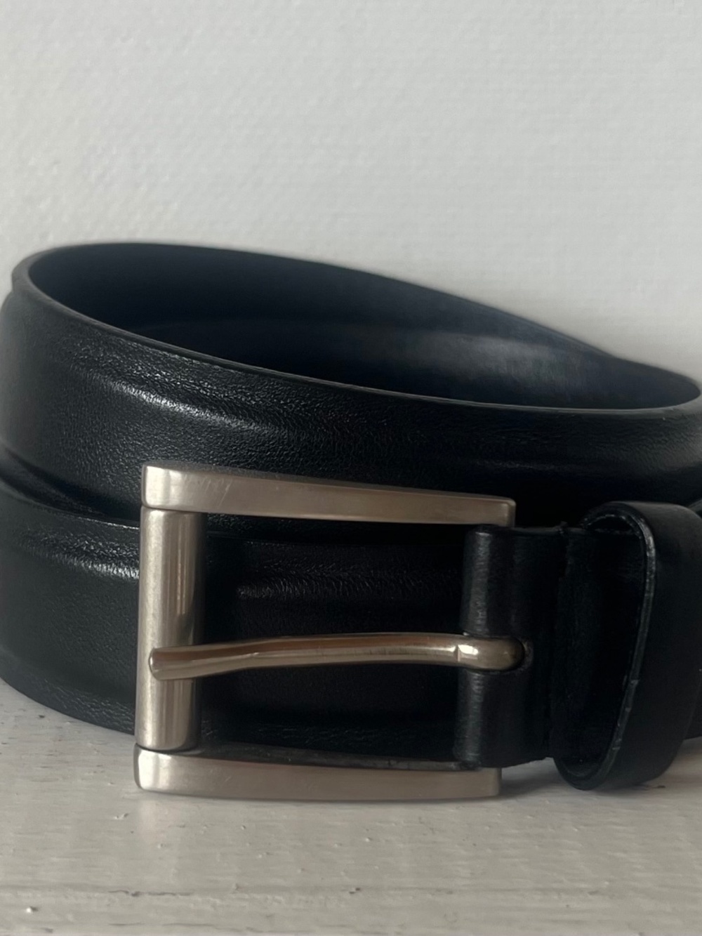 Authentic Prada black leather men’s belt with classic silver-tone buckle. Italy